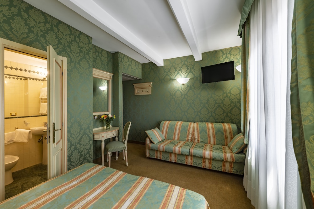 Superior Room - Photo 7