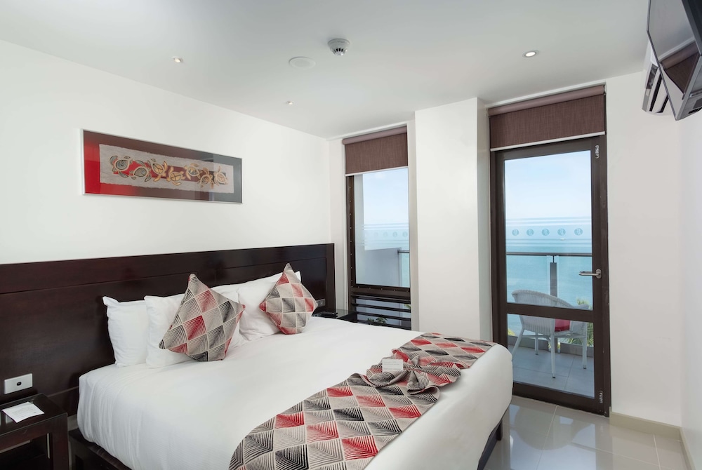 Suite, Multiple Beds, Non Smoking (Beachfront) photo 4