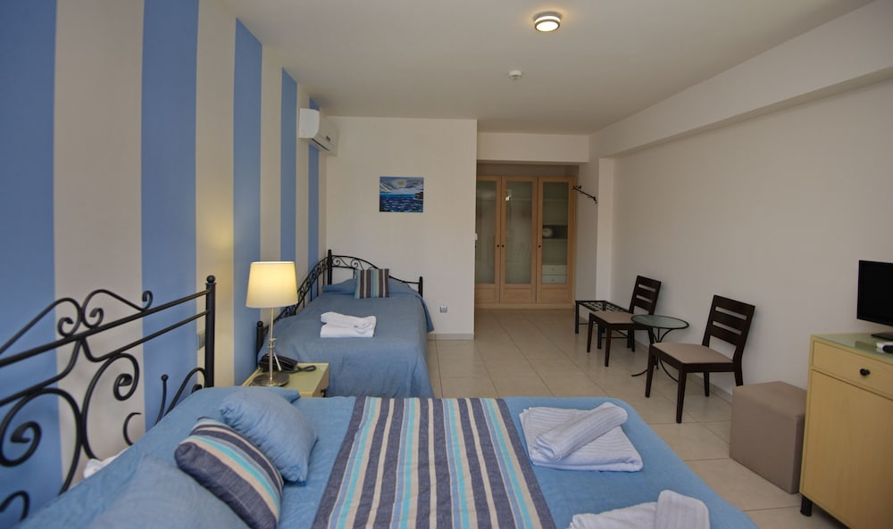 Classic Triple Room photo 2