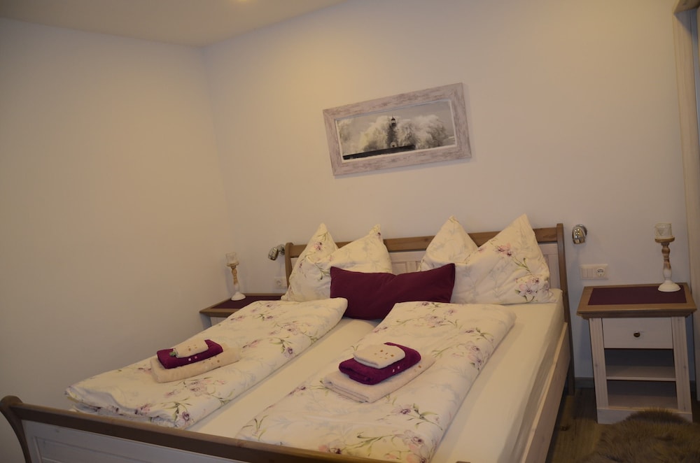 Deluxe Double Room, 1 King Bed (Bordeaux / Grey Nr 10) photo 3