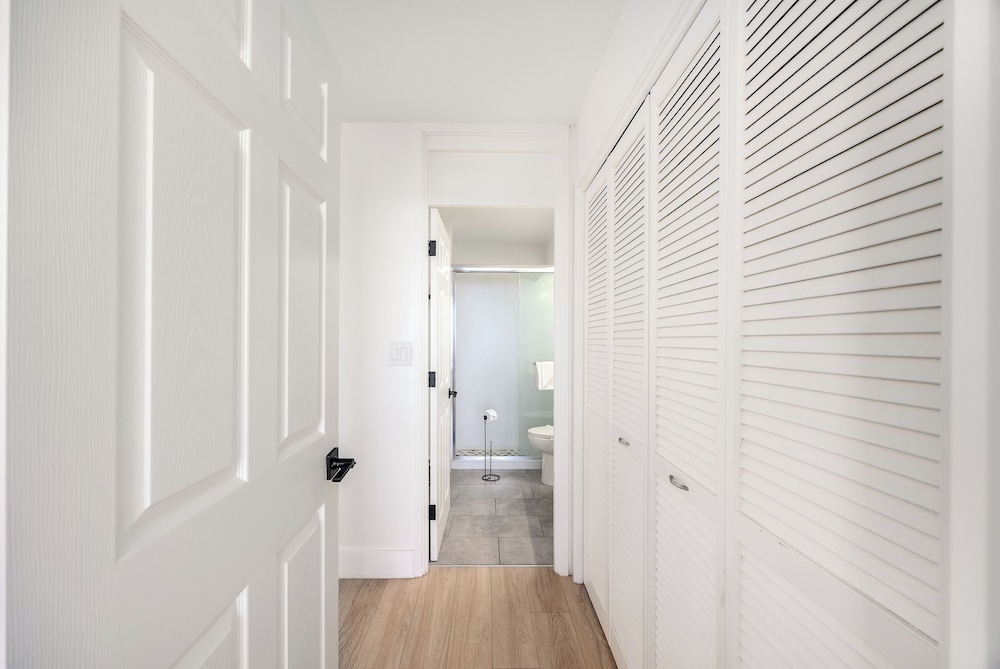 Ocean View 1BR at Ilikai Marina: Apartment, 1 Bedroom, Ocean View (0187) photo