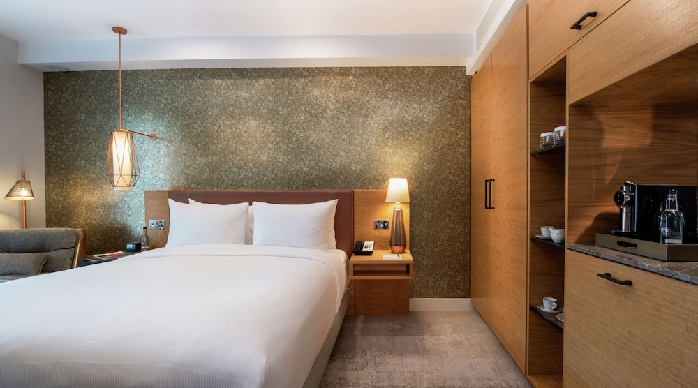 Superior Room with Canary Wharf View photo 1