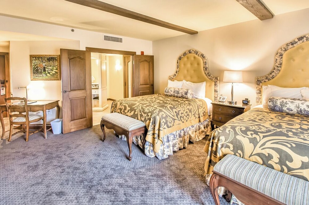 Standard Room, 2 Queen Beds, Golf View (Golf View Double Queen) photo 2