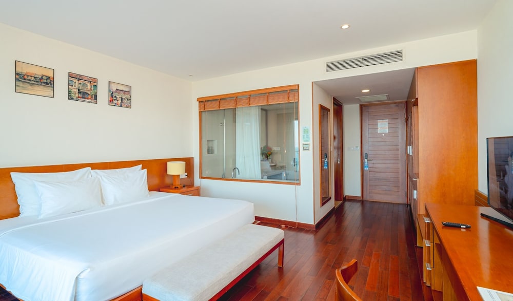 Deluxe Double Room, Bathtub, Ocean View photo 2