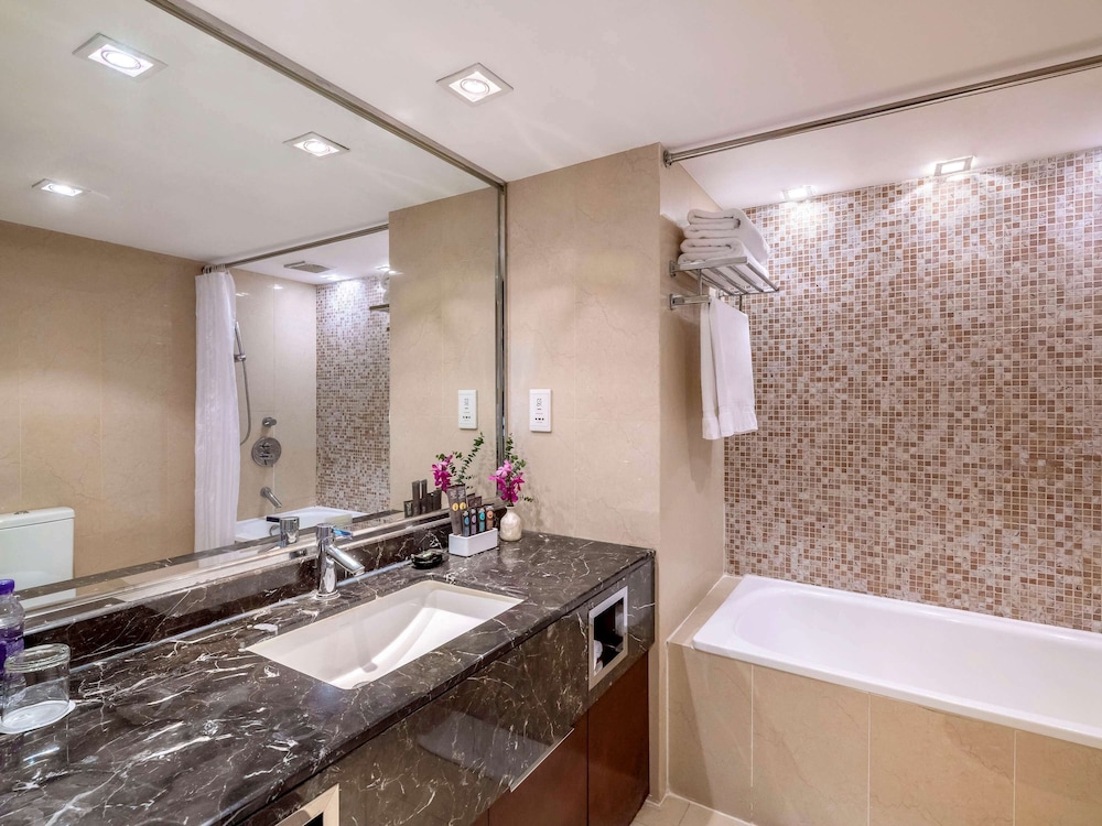 Premier Suite - Photo 5
