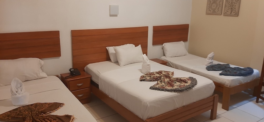 Basic Triple Room, 3 Twin Beds, Mobility Accessible, Private Bathroom photo 1