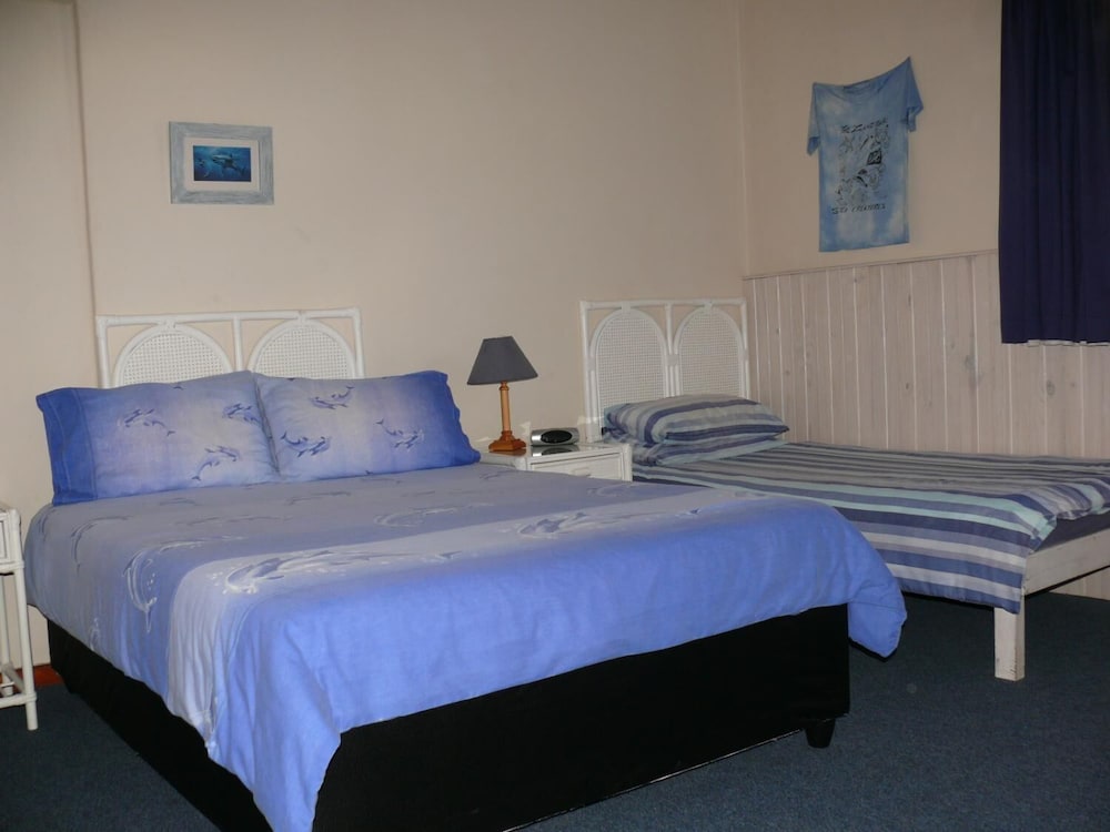 Queen Room + single bed photo 1