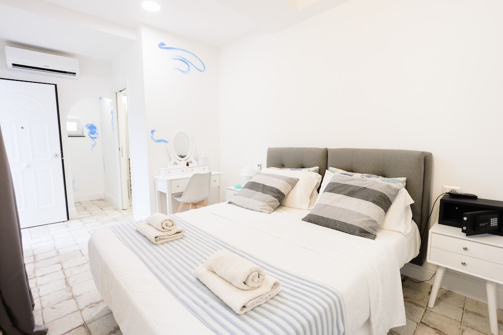 Junior Studio Suite
