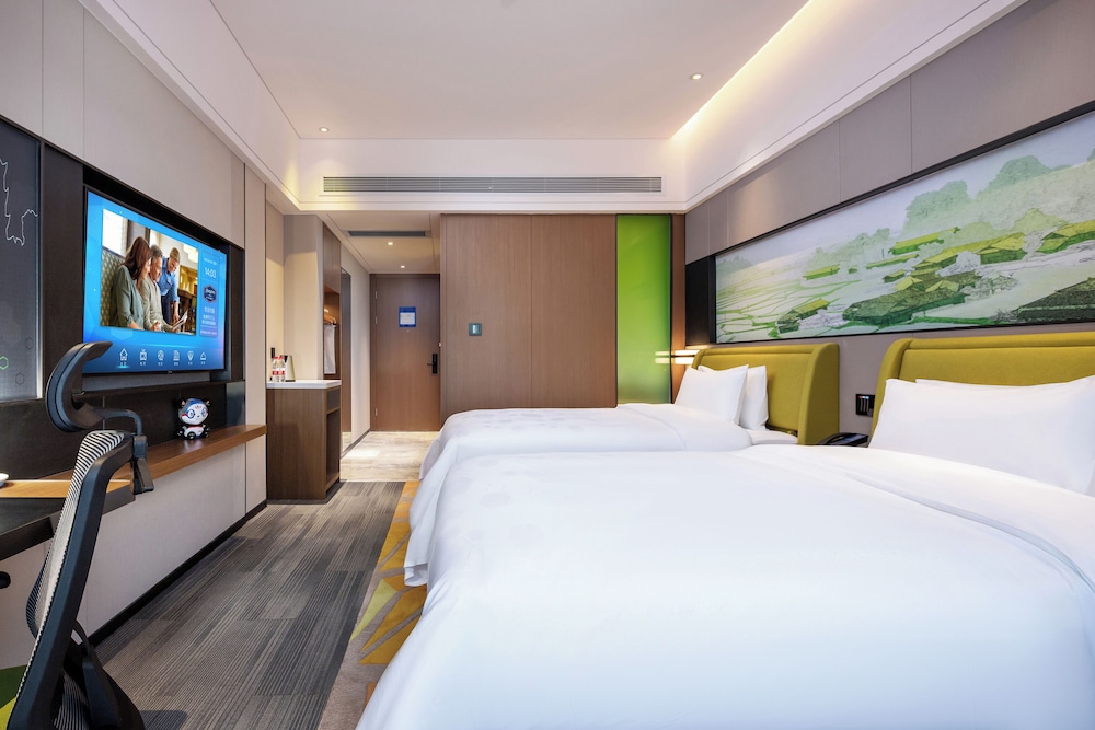 Comfort Twin Room, 2 Double Beds, Private Bathroom, Courtyard View photo 2