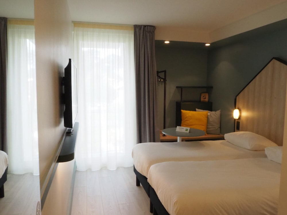 Standard Room, 2 Twin Beds - Photo 1