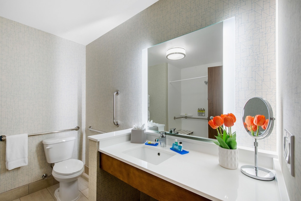 Suite, 2 Queen Beds - Photo 14