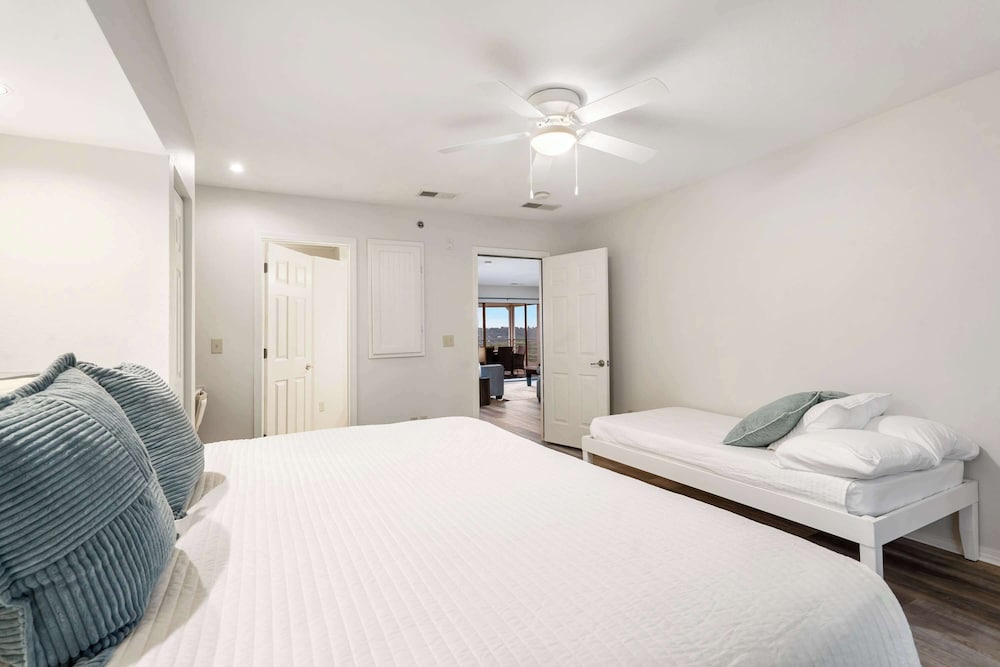 Condo, Multiple Beds, Balcony (Ozark Mountain Oasis) photo 2