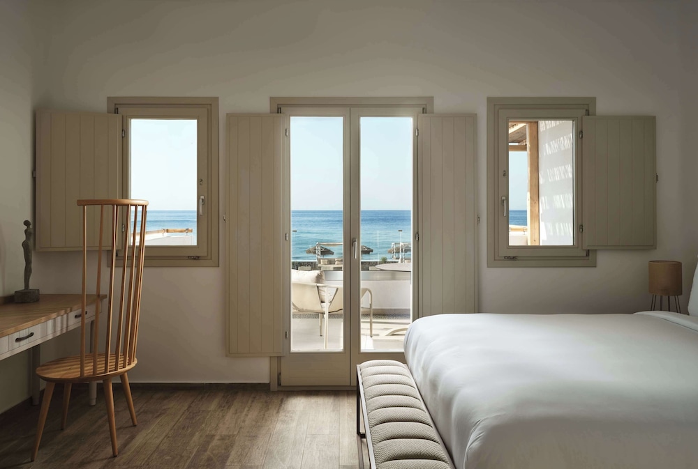 Premium Suite, 1 King Bed, Pool View (Duplex) - Photo 10