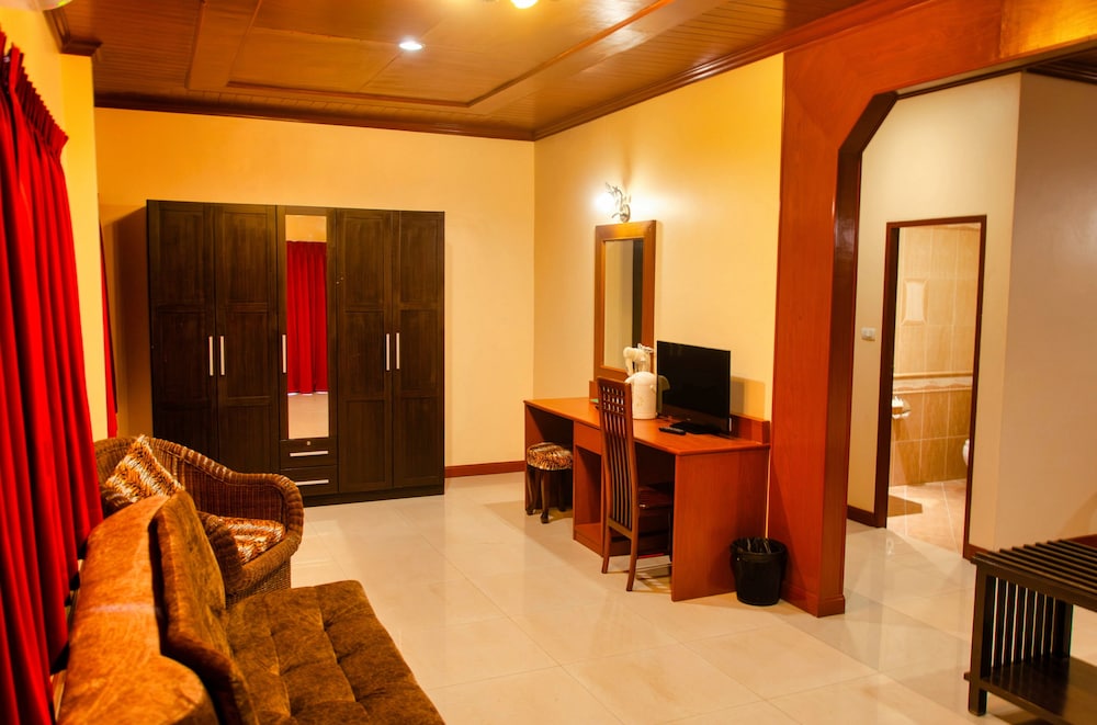 Deluxe Quadruple Room - Photo 6