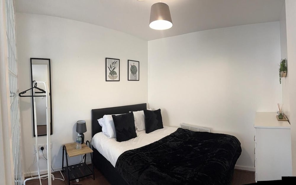 Spacious 3-br Apt in Central, Birmingham, Foto 3