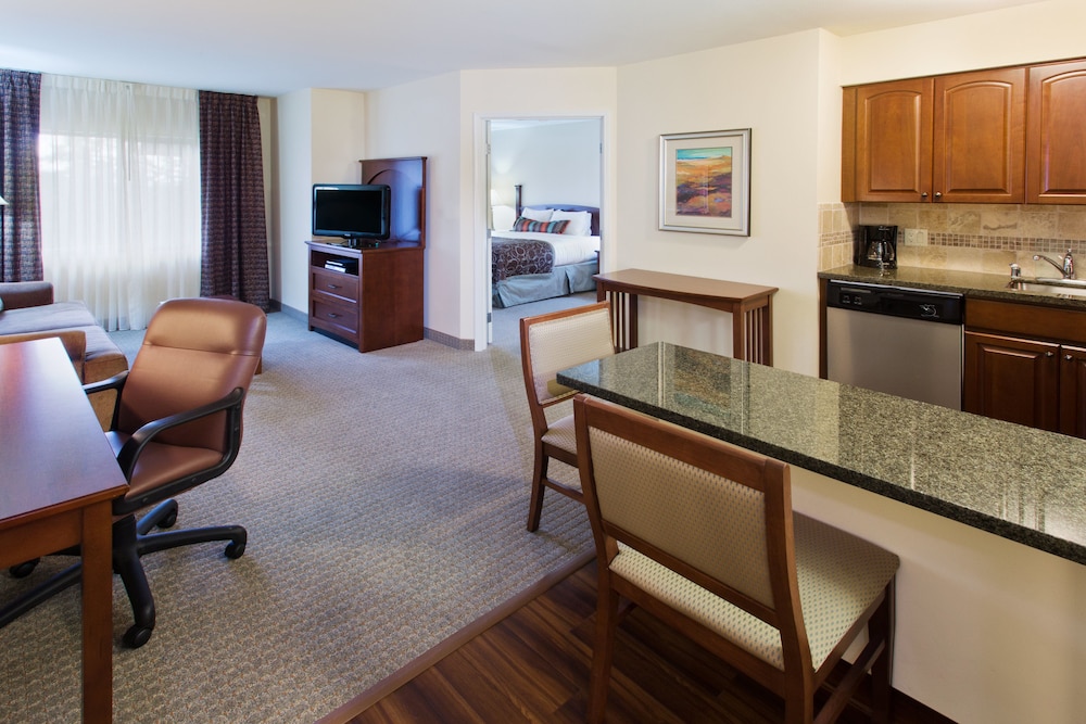Suite, 1 King Bed - Photo 1
