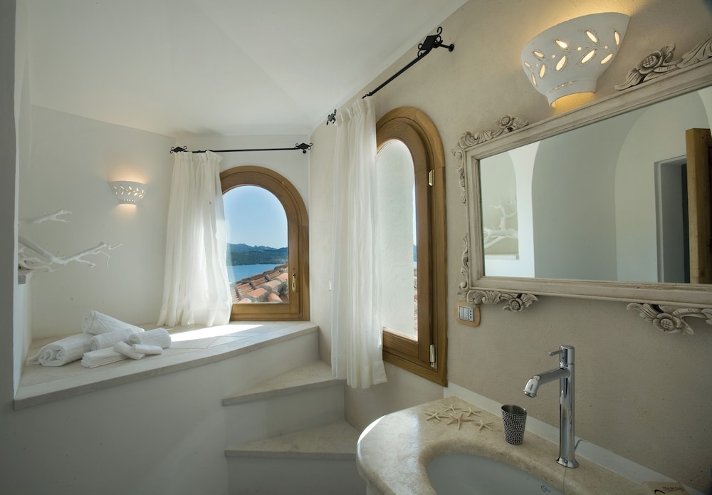 Grand Suite, 3 Bedrooms - Photo 3