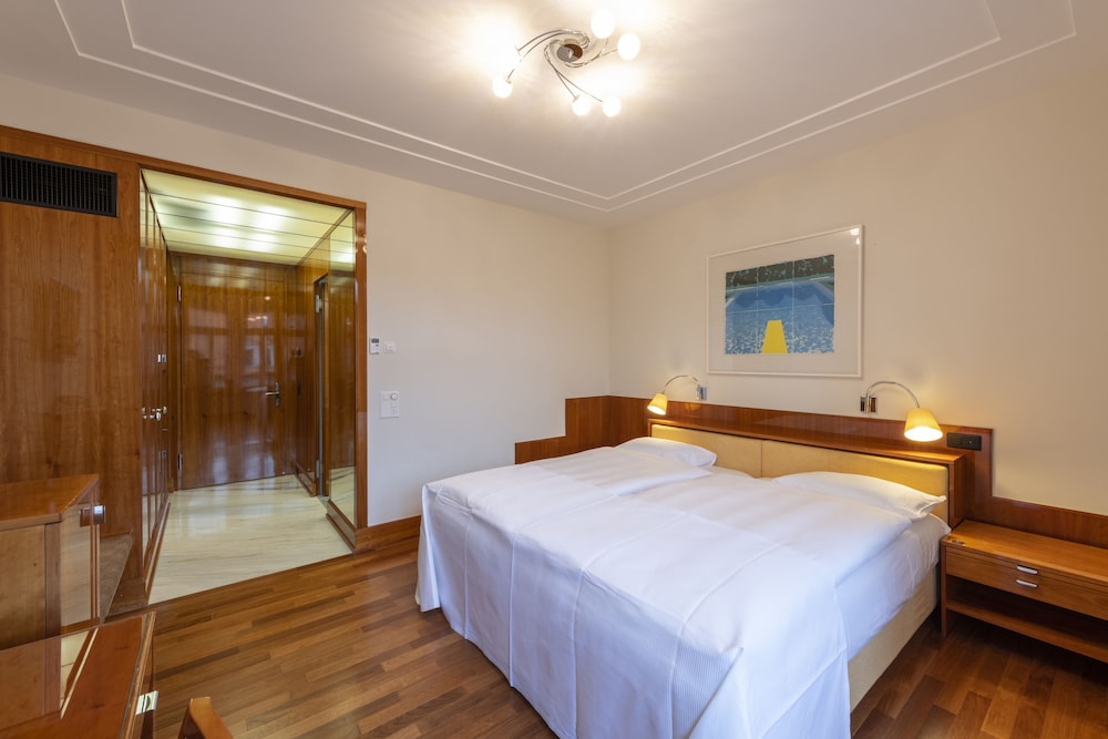 Room (Ladies Floor) - Photo 1