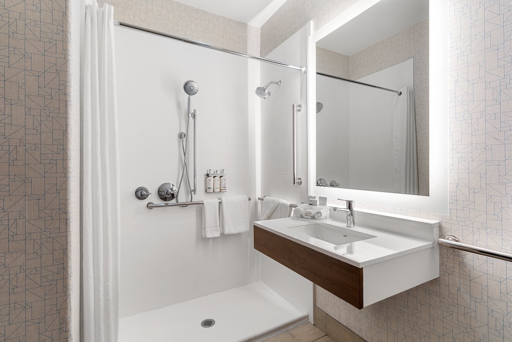 Standard Room, 2 Queen Beds, Accessible (Comm, Mobil, Accessible Tub) - Photo 2
