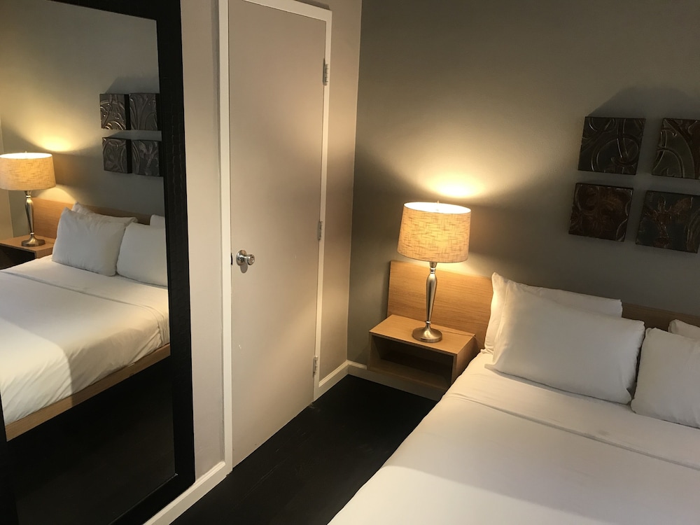 Standard Room, 1 Queen Bed - Photo 3