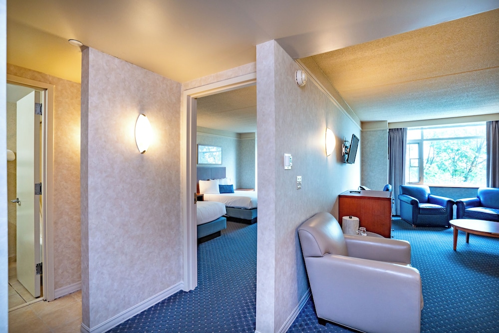 Standard Suite, 2 Double Beds
