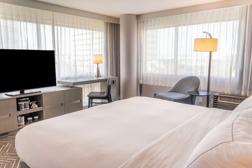 Premium Room, 1 King Bed, Corner