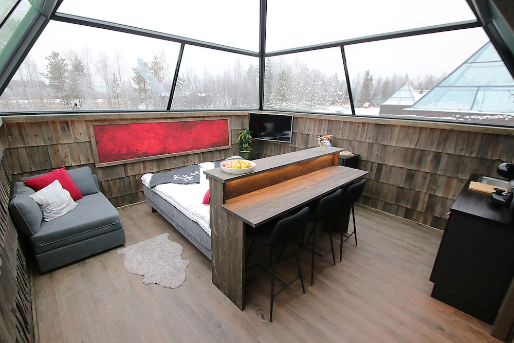 Glass Pyramid Igloo photo 3
