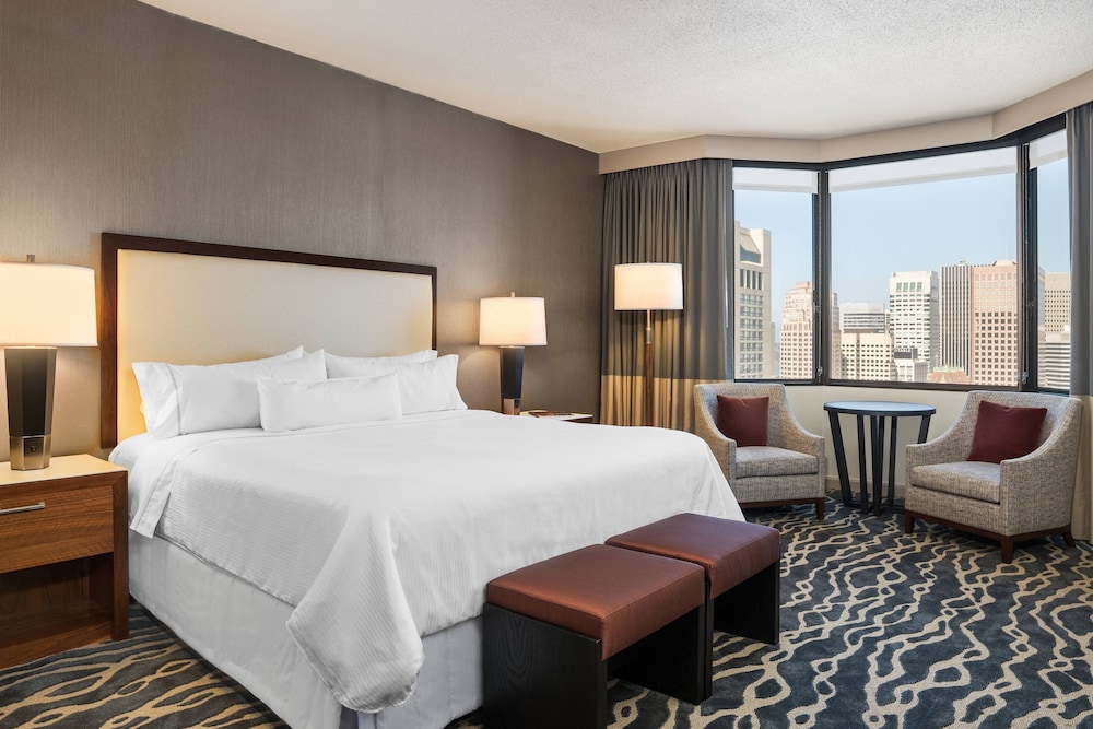 Deluxe Room, 1 King Bed, Tower (Mobility/Hearing Access, Transf Shwr) - Photo 2