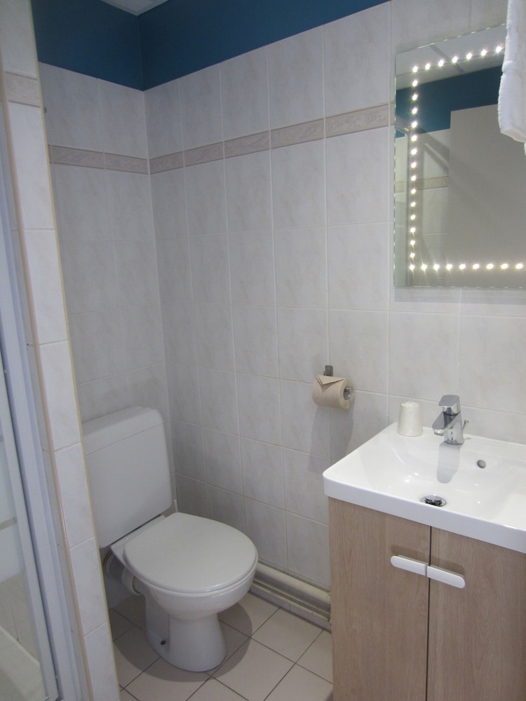 Standard Double Room - Photo 6