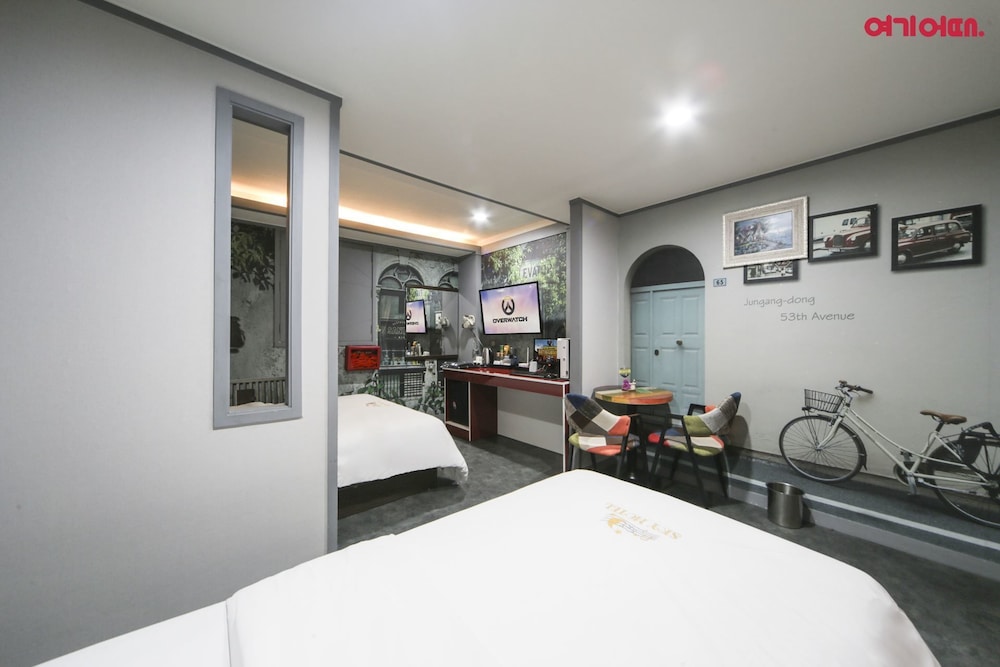 Room (2 bedroom) photo 2