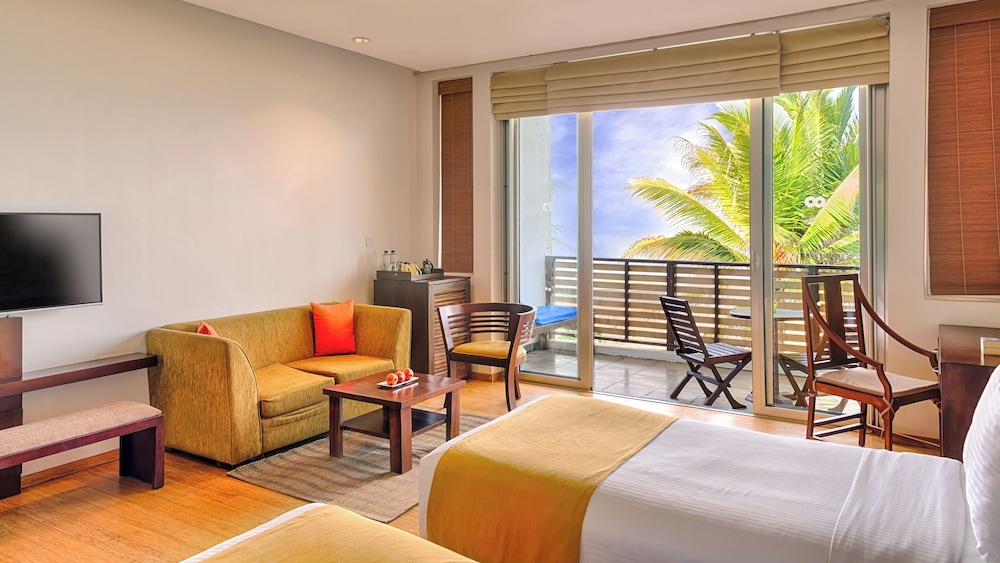Deluxe Twin Room with Sea View photo 2