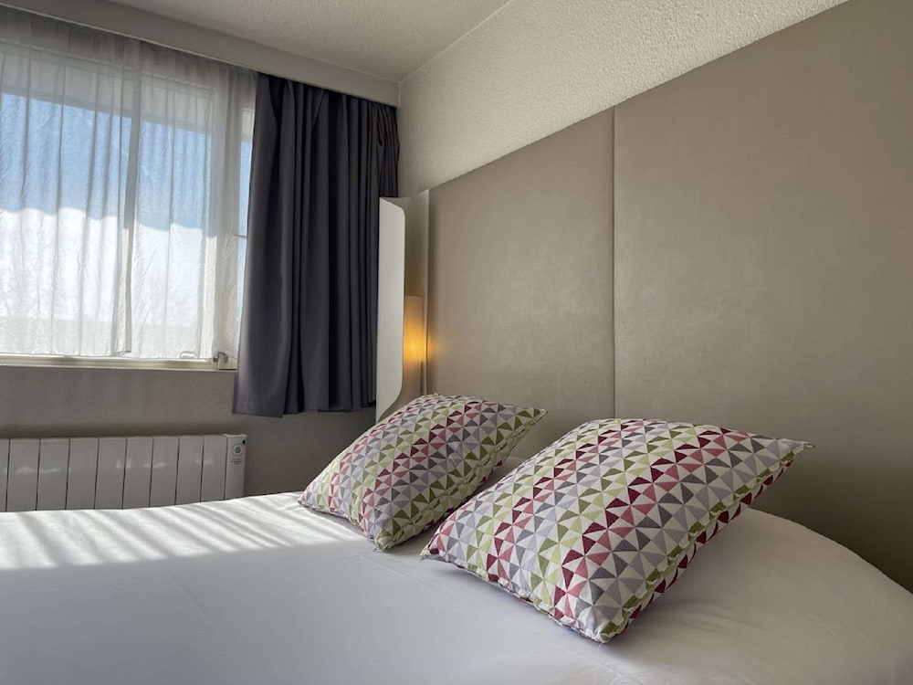 Standard Room, Multiple Beds - Photo 6