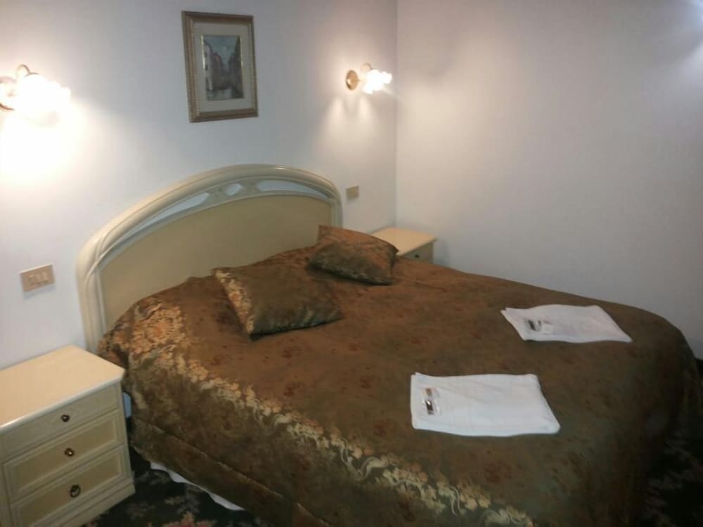 Standard Double or Twin Room, Shared Bathroom photo 1