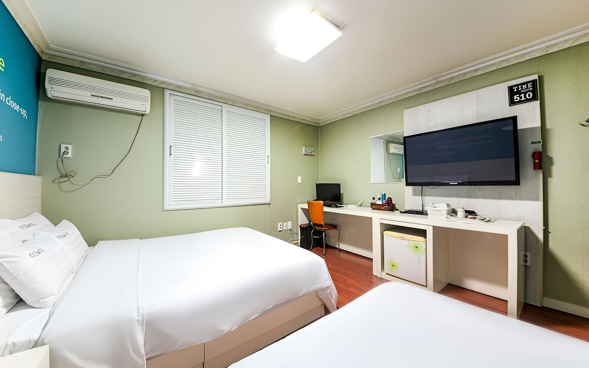 Room (Twin) - Photo 5