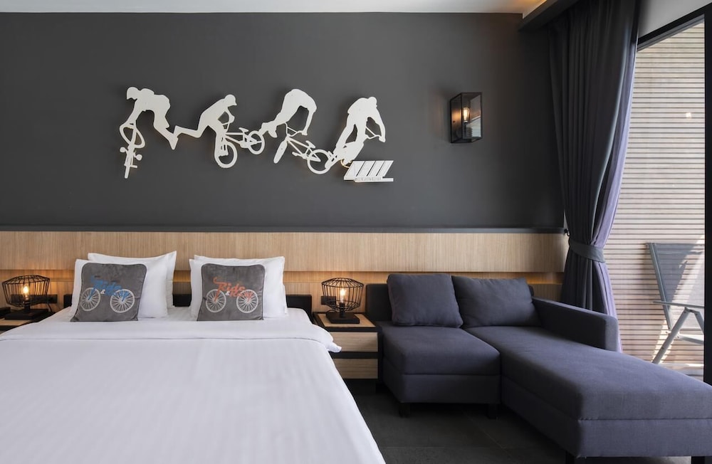 Deluxe Double Room, Pool Access photo 2