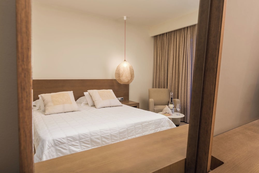 Deluxe Double or Twin Room, Balcony, Pool View - Photo 7
