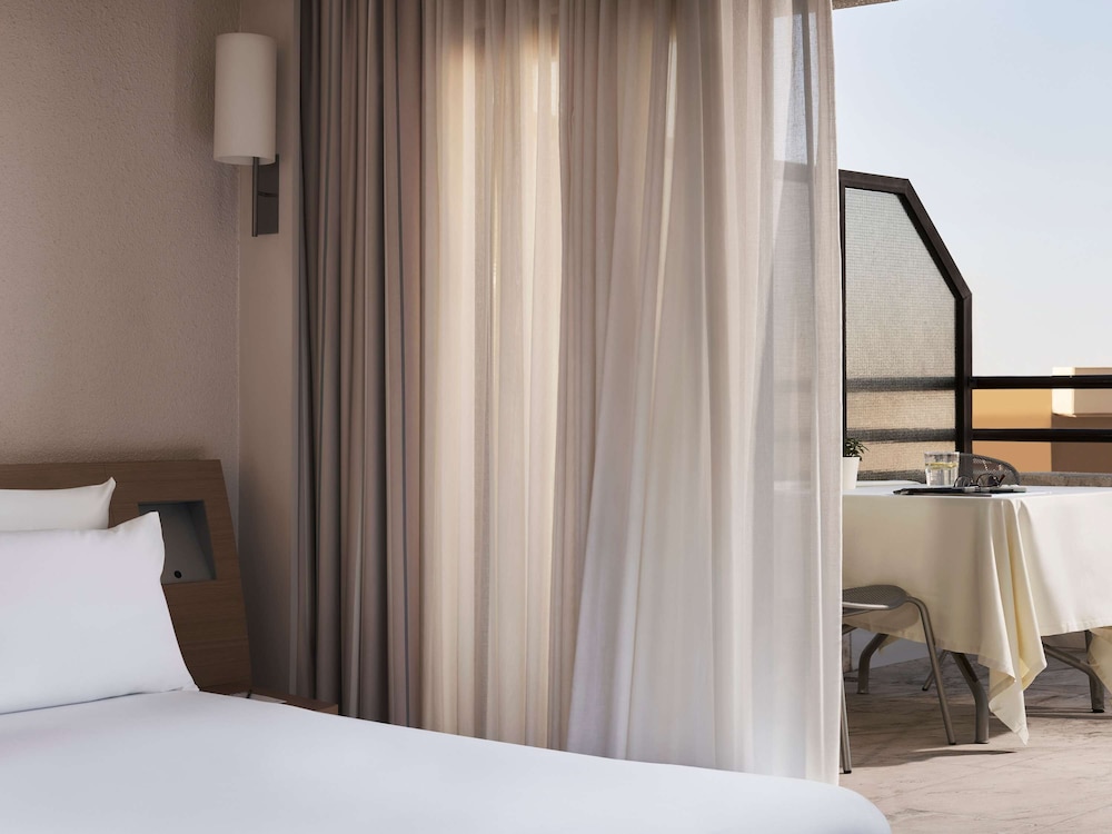 Executive Room With Balcony, 1 double bed or 1 double bed with sofa bed - Photo 10