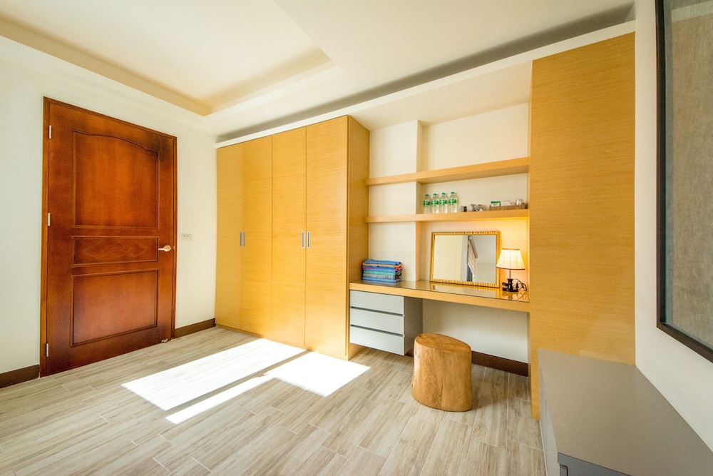 Design Quadruple Room, 2 Queen Beds photo 2