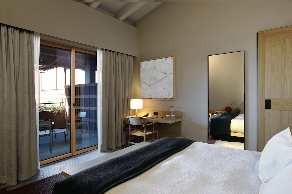 Deluxe Room - Photo 1