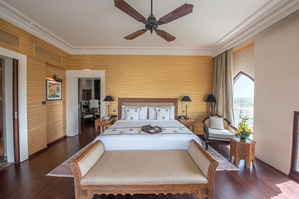 Suite, 1 King Bed with Sofa bed, Terrace