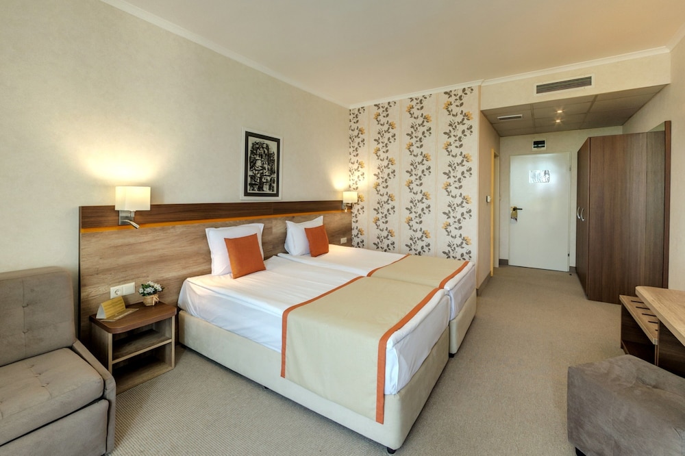Deluxe Room, City View