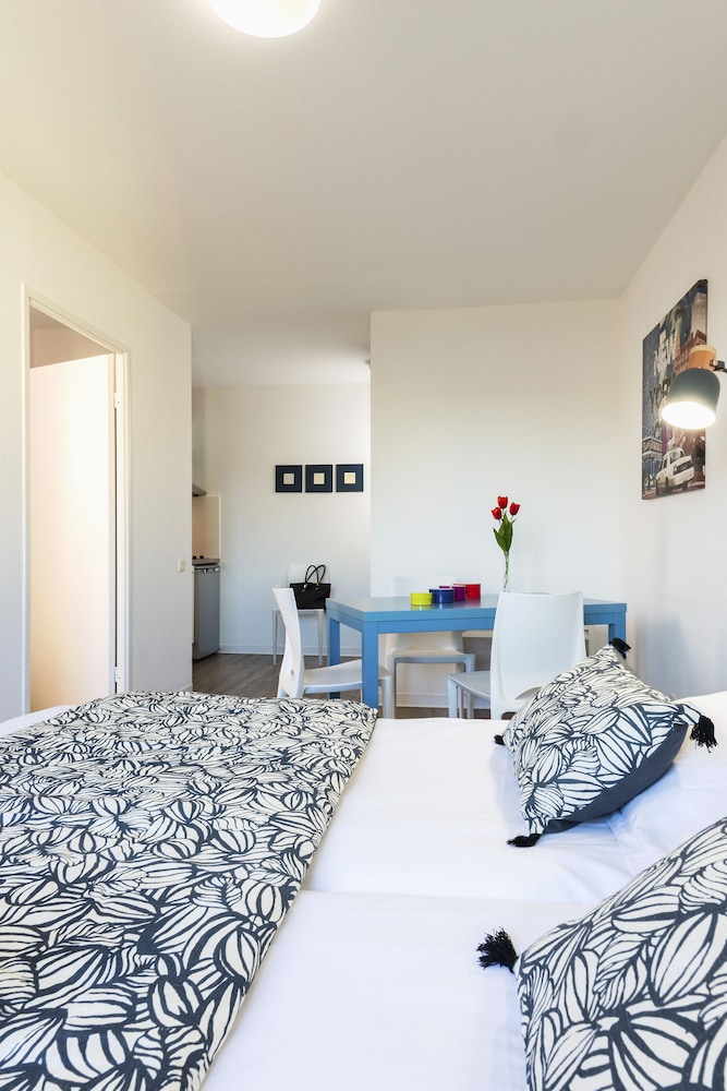Family Apartment, 1 Bedroom - Photo 3