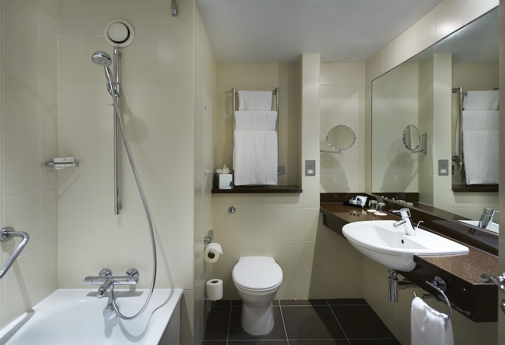 Standard Room, 1 Queen Bed (Walk-In Shower)