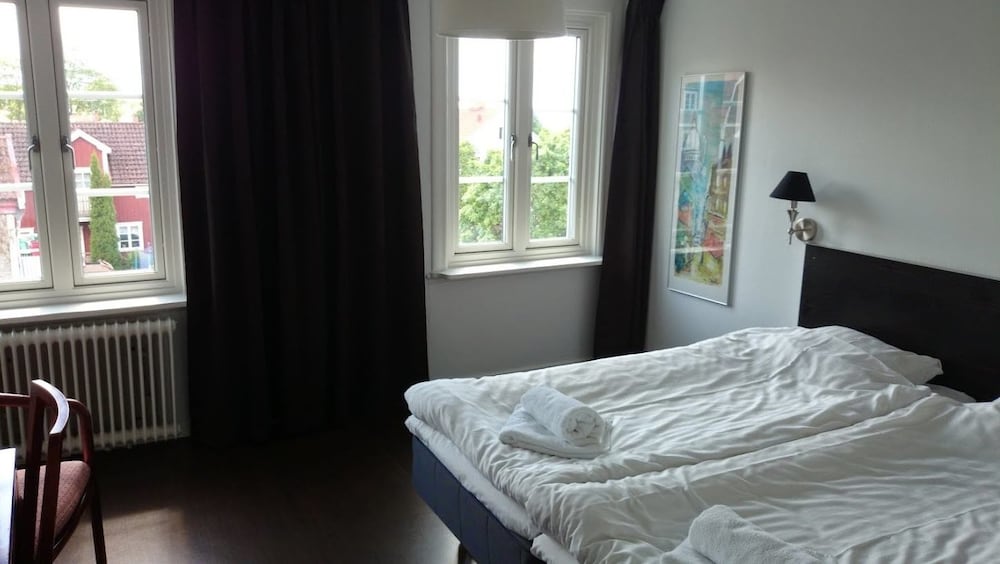 Double Room, Private Bathroom (2 beds, Pet friendly)