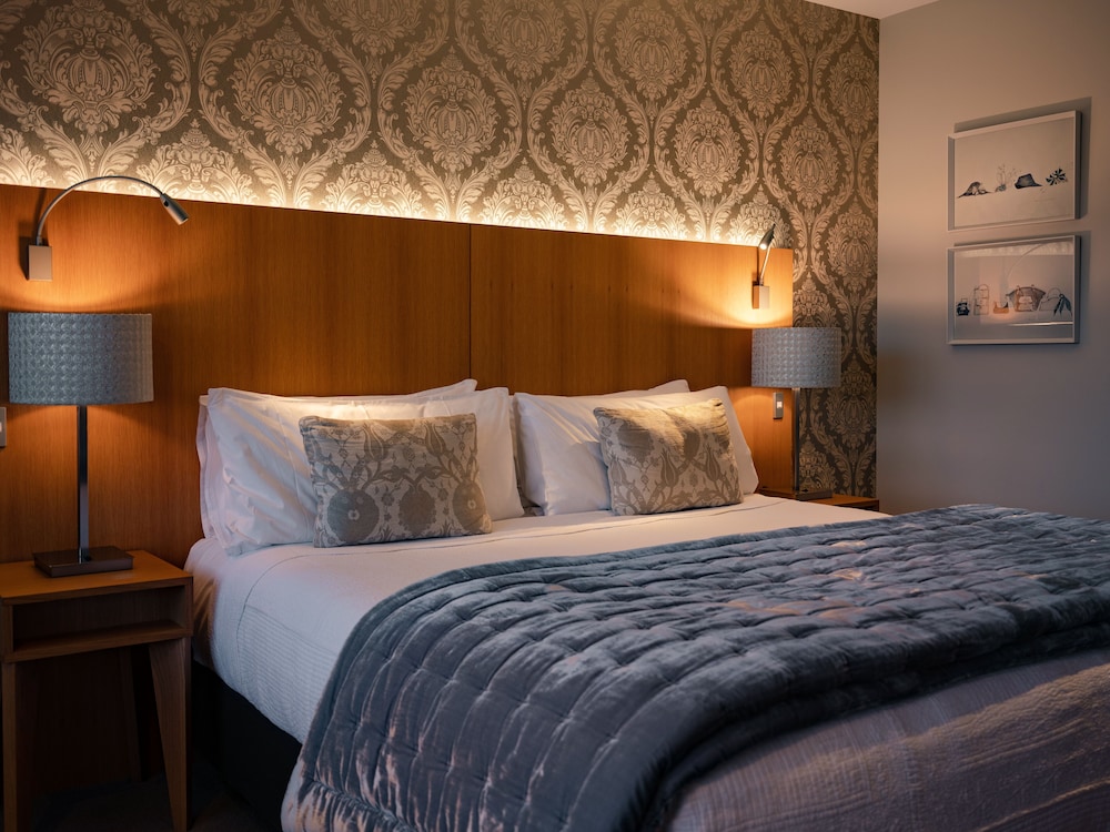 Deluxe Accessible Room