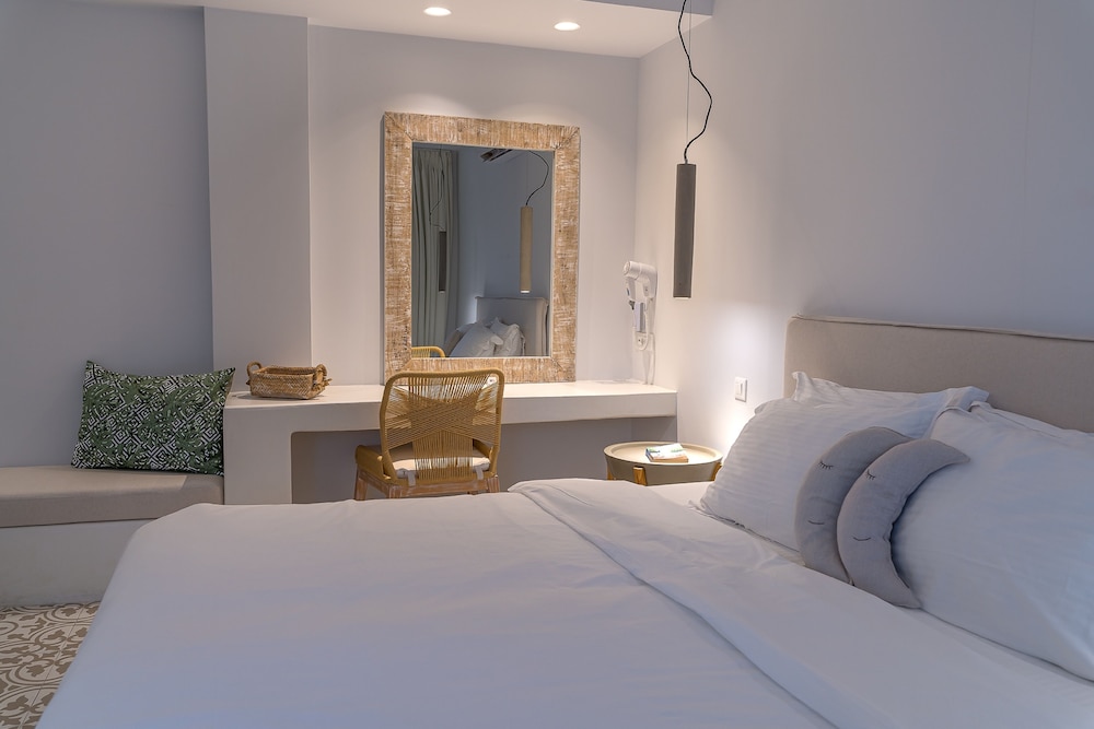 Room, Jetted Tub (No View)