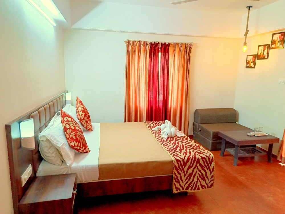 Standard Room, 1 Queen Bed photo 2
