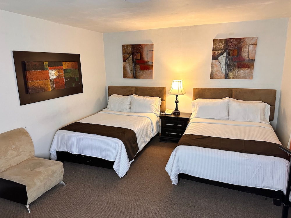 Basic Double Room, 2 Double Beds photo 3