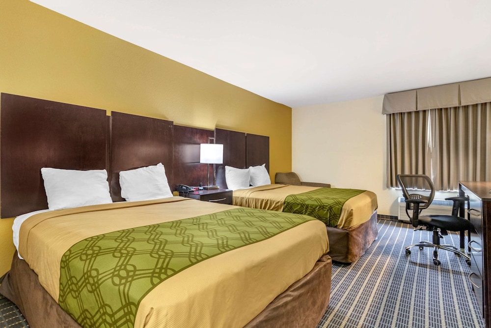 Standard Room, 2 Queen Beds, Non Smoking - Photo 1