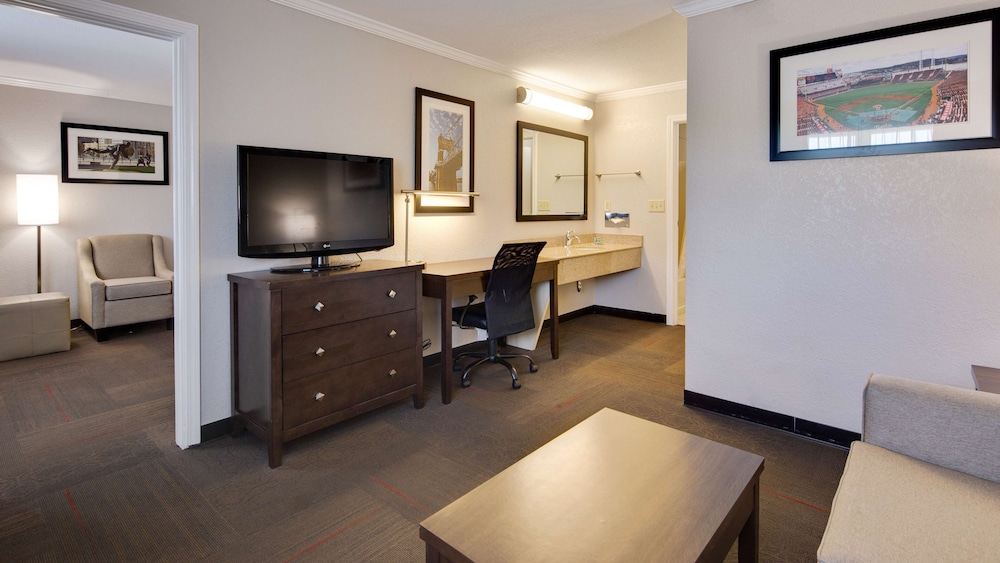 Family Suite, 2 Double Beds, Non Smoking, Refrigerator & Microwave (with Sofabed) - Photo 3